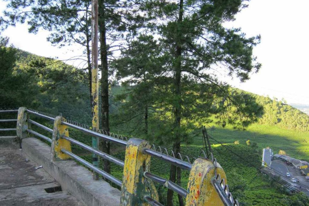 雅加达至万隆本扎高原山路